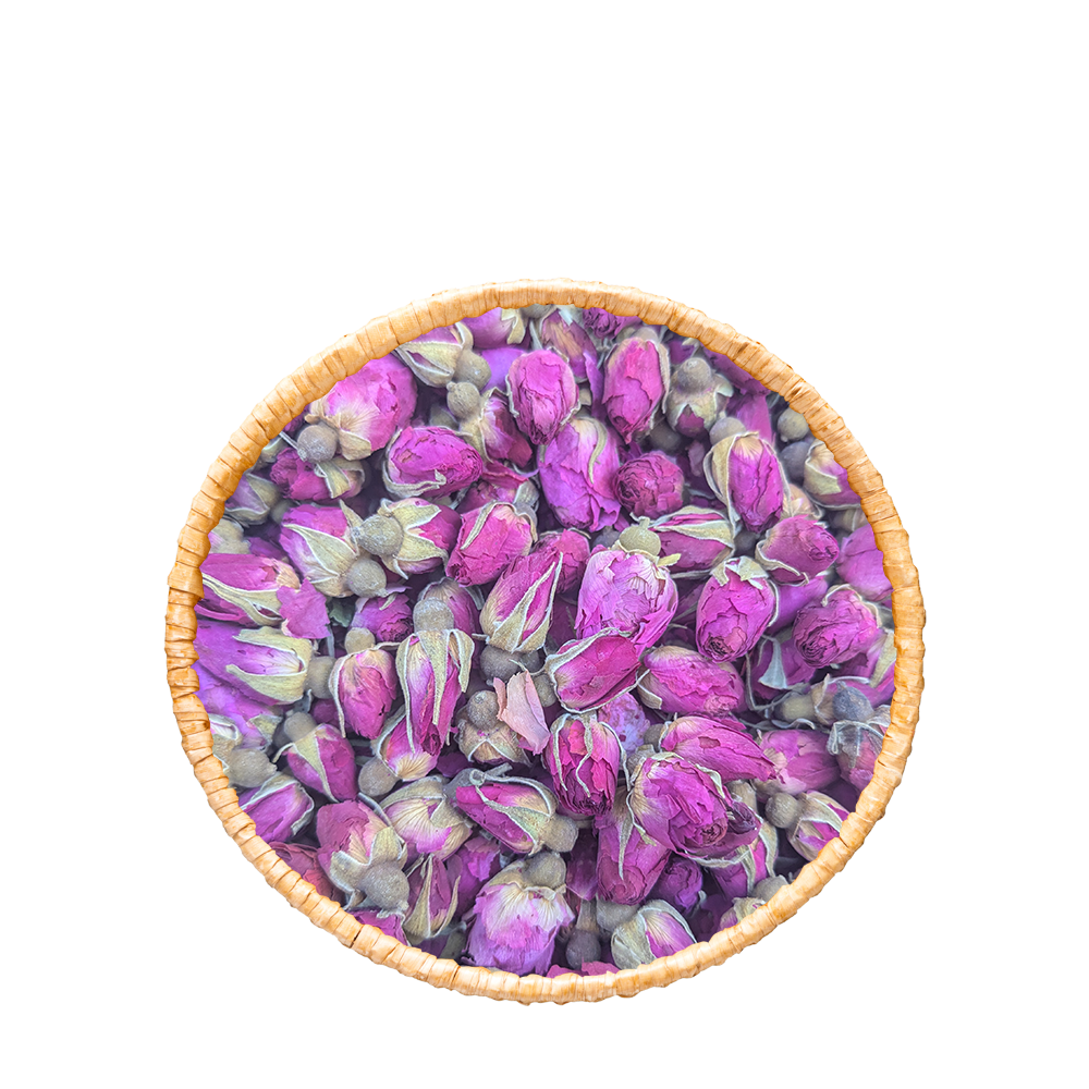 Panier rempli de boutons de rose séchés